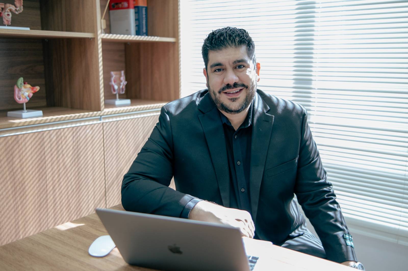 Dr. Adiney Esteves - Atendimento Médico